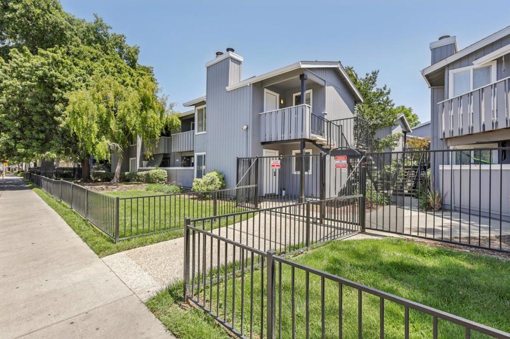 106 Rancho Drive #G