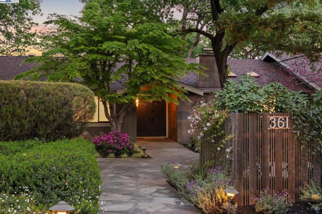 361 Castle Crest Rd, Alamo CA: https://media.crmls.org/mediaz/d356cf8a-2a5f-4424-baa1-e89bb1af1c7c.jpg