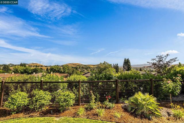 4040 Westminster Pl, Danville CA: https://media.crmls.org/mediaz/d356e25c-58e4-47e5-91e5-159abe20fe2b.jpg