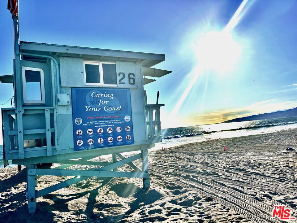 https://media.crmls.org/mediaz/d35767cb-54a7-48be-a42a-02874d7750f6.jpg?preset=X-Large