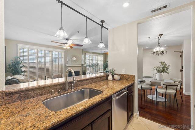 2445 Brant St, San Diego CA: https://media.crmls.org/mediaz/d35800cb-c388-4edf-a25f-2781d35c4dc9.jpg
