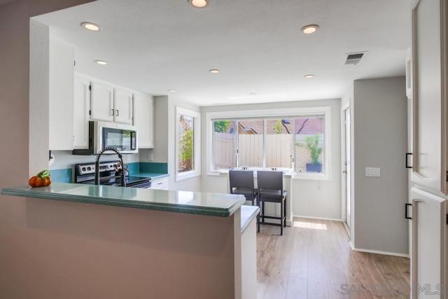 14811 Summerbreeze Way, San Diego CA: https://media.crmls.org/mediaz/d3583419-d568-47ca-9602-c14b94077f7c.jpg