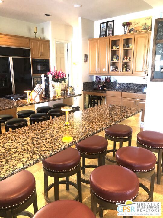 18 Calais Circle, Rancho Mirage CA: https://media.crmls.org/mediaz/d358358a-1b8e-4021-a4cb-12b45e61a0e3.jpg