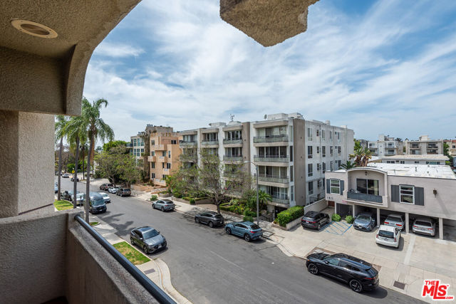 1914 Selby Avenue, Los Angeles CA: https://media.crmls.org/mediaz/d3588142-c5cb-48f8-853f-9d87caa9cb98.jpg