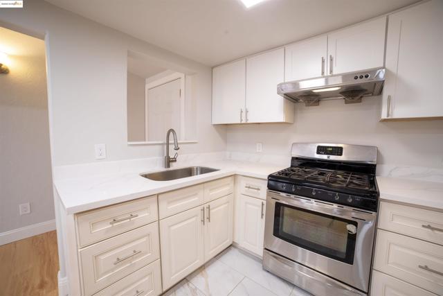 3517 Allendale Ave, Oakland CA: https://media.crmls.org/mediaz/d358ebe3-69ac-490d-978c-47d3609e5b05.jpg