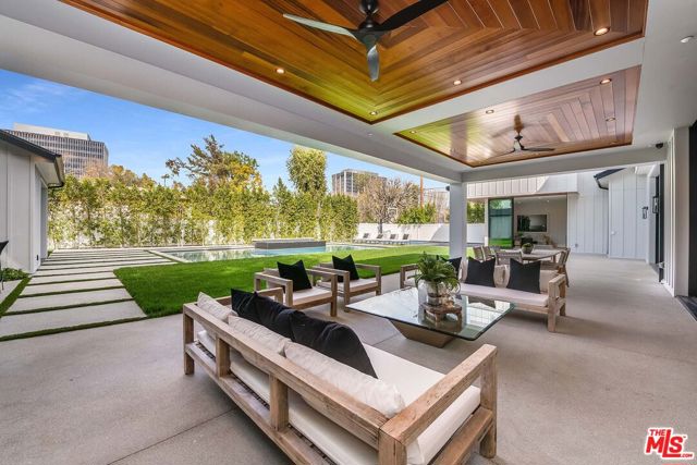 15907 Valley Vista Boulevard, Encino CA: https://media.crmls.org/mediaz/d359775f-2830-4e8b-932d-71b8ecb9d3df.jpg