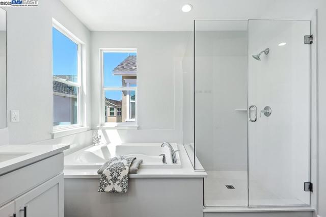 8360 Marine Way, Newark CA: https://media.crmls.org/mediaz/d3598950-a23e-4252-bbcf-b45f4813078c.jpg