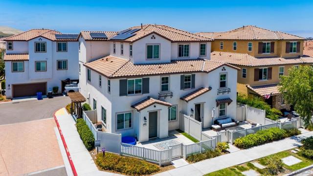 1718 Santa Ivy Ave, Chula Vista CA: https://media.crmls.org/mediaz/d359fcbd-9a21-4641-9889-84579fbbdf41.jpg