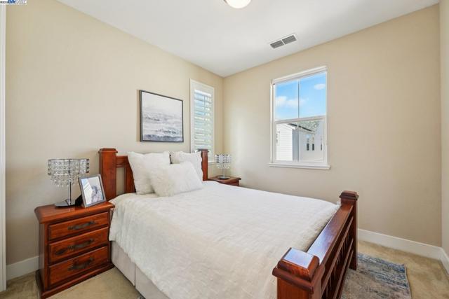 7213 Calistoga Ln, Dublin CA: https://media.crmls.org/mediaz/d35a02c4-10e3-471a-aa59-8d31c60f3195.jpg