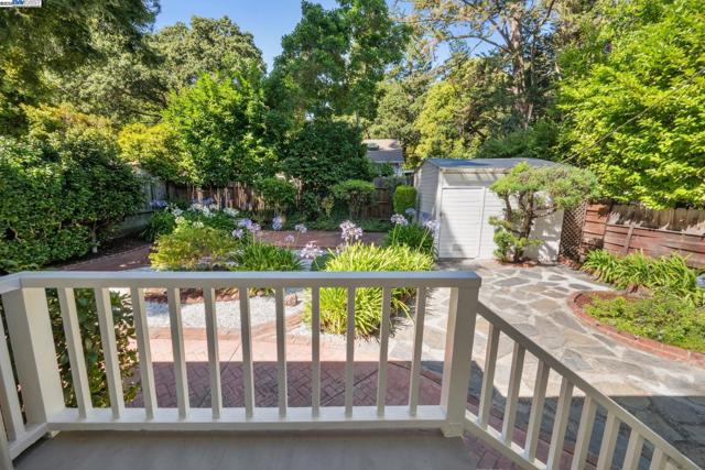 1658 Gouldin Rd, Oakland CA: https://media.crmls.org/mediaz/d35a342c-74fe-4269-898a-168c15112145.jpg