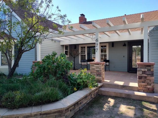 Detail Gallery Image 5 of 14 For 677 Hanson Ln, Ramona,  CA 92065 - 3 Beds | 2/1 Baths