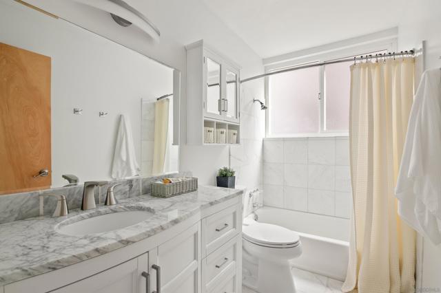 3920 Riviera Dr, Pacific Beach (San Diego) CA: https://media.crmls.org/mediaz/d35a5896-35eb-43e1-9a83-85df981f7ab9.jpg