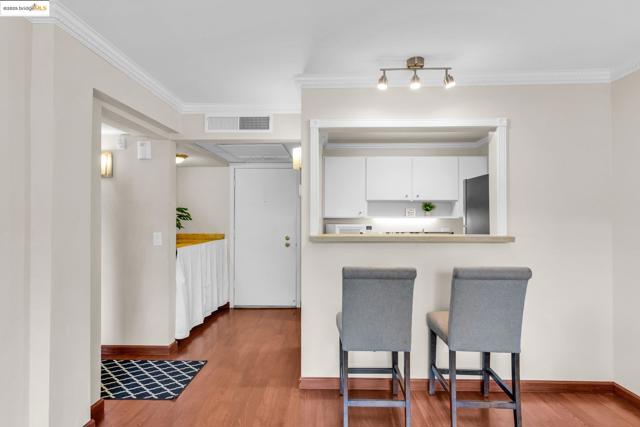 470 N N Civic Drive, Walnut Creek CA: https://media.crmls.org/mediaz/d35aba5f-7b24-498b-b6f5-2caea7edae16.jpg