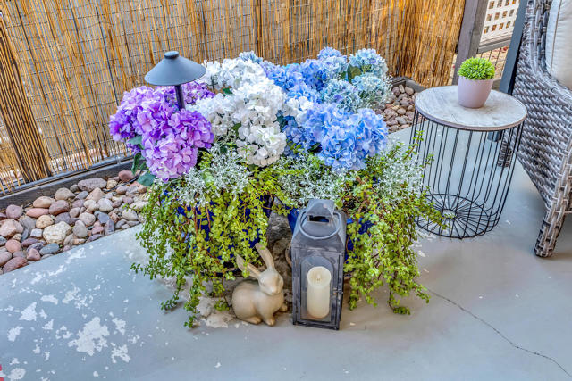 527 Jade Lane, Palm Springs CA: https://media.crmls.org/mediaz/d35ada68-3a20-44f4-b0b1-d67918a2ef02.jpg