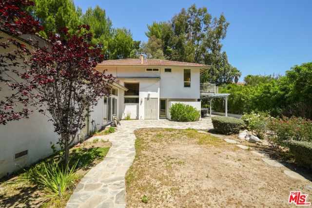 19616 Pine Valley Avenue, Porter Ranch CA: https://media.crmls.org/mediaz/d35b9531-b576-4020-a1b7-5e10213a5542.jpg