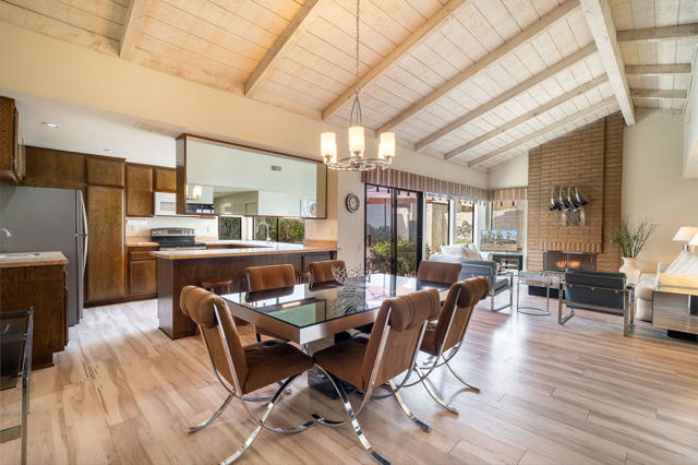 2355 S Gene Autry Trail, Palm Springs CA: https://media.crmls.org/mediaz/d35bb6ab-87d7-4320-88cc-ec4beec2440a.jpg