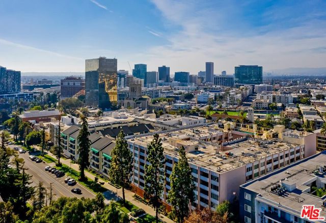421 S La Fayette Park Place, Los Angeles CA: https://media.crmls.org/mediaz/d35bffab-c3c1-4104-909c-6f626891c715.jpg