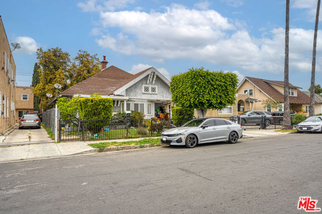 2905 W 14th Street, Los Angeles CA: https://media.crmls.org/mediaz/d35c00ea-ac8c-4eac-9b28-6308f9c01dfb.jpg