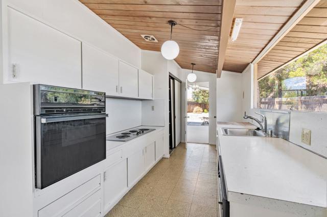 106 Eliza Court, Foster City CA: https://media.crmls.org/mediaz/d35c7dfc-8753-48b0-8ca0-8b0146340631.jpg