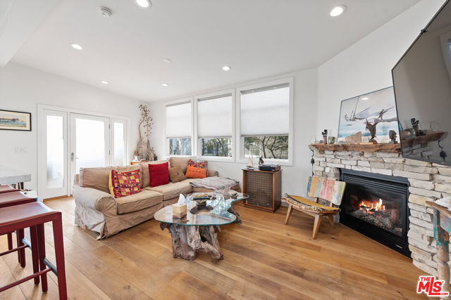 29500 Heathercliff Road, Malibu CA: https://media.crmls.org/mediaz/d35cb384-6fd2-4357-a3c8-5d12b4cc09b4.jpg