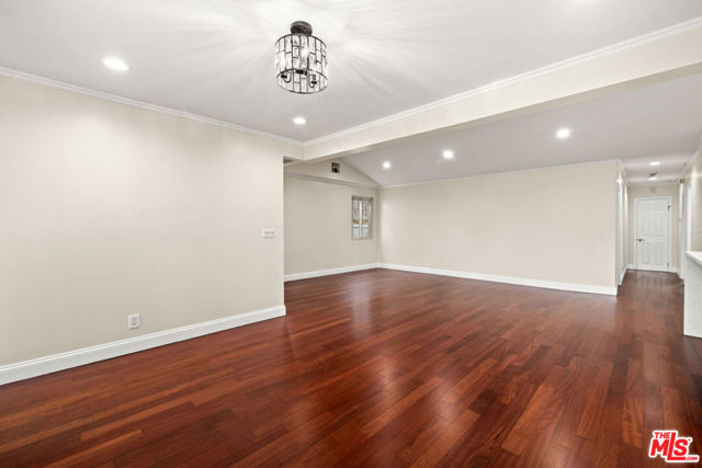 427 W Manchester Avenue, Playa del Rey CA: https://media.crmls.org/mediaz/d35cb61a-d308-4373-9dc4-3a365702d48c.jpg