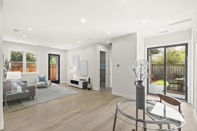 1303 American Way, Menlo Park CA: https://media.crmls.org/mediaz/d35d1451-250b-42fe-bcc5-a7bbfc1974ee.jpg