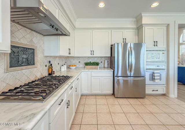 3030 Hollycrest Avenue, Thousand Oaks CA: https://media.crmls.org/mediaz/d35d5be8-2d64-478a-a85b-5b7ff27d1fb4.jpg