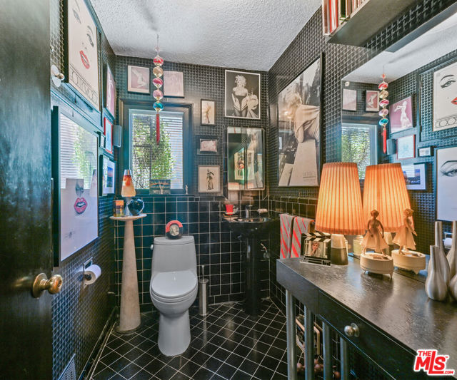 2228 Vista Del Mar Place, Los Angeles CA: https://media.crmls.org/mediaz/d35dbede-c0a6-4008-8243-9525c366ec49.jpg