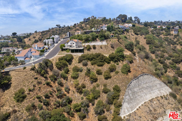 1842 N Crescent Heights Boulevard, Los Angeles CA: https://media.crmls.org/mediaz/d35de793-4009-4775-8798-bbe7ea873e16.jpg