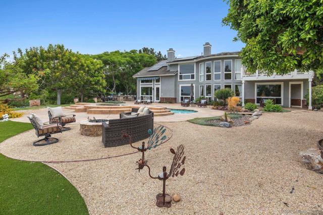 521 Latigo Row, Encinitas CA: https://media.crmls.org/mediaz/d35e5646-fae0-433e-a19c-2d4c099e37d1.jpg