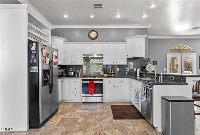 Detail Gallery Image 13 of 69 For 26050 Cumberland Rd, Tehachapi,  CA 93561 - 4 Beds | 3 Baths