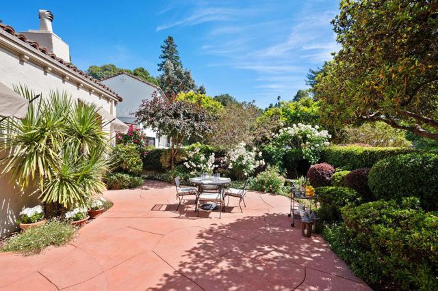 706 Edgewood Road, San Mateo CA: https://media.crmls.org/mediaz/d35f45e1-5429-4c6a-b1d2-dd5636596975.jpg