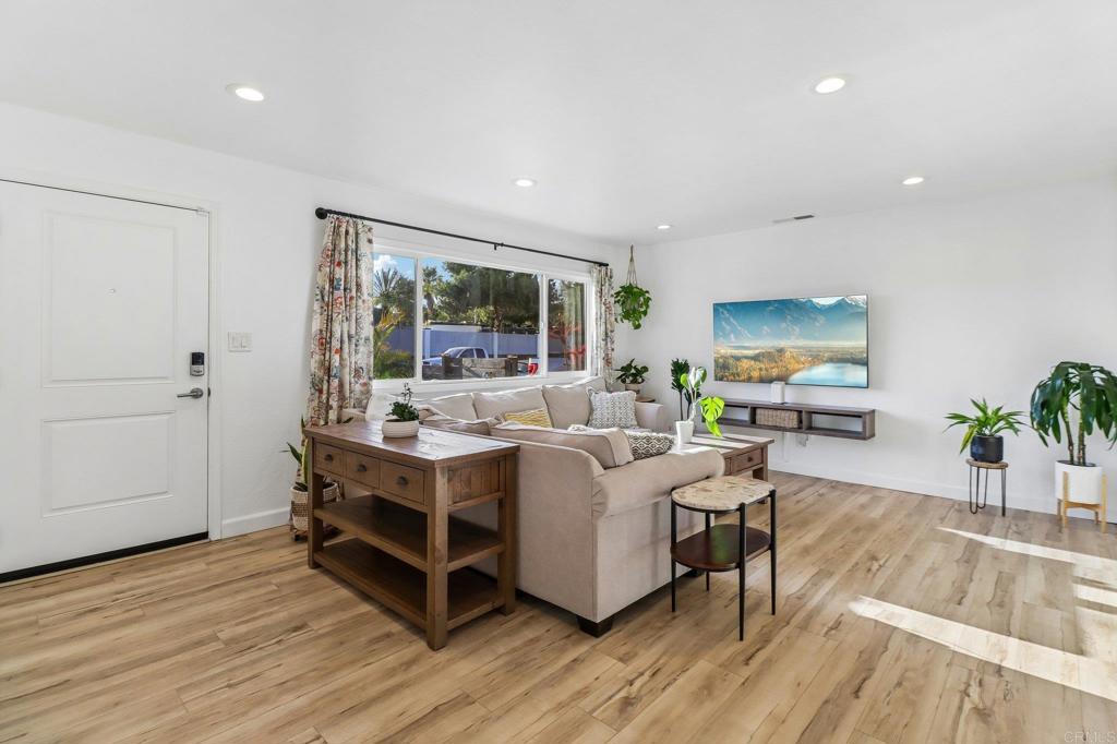 2852 Yvonne St - photo 6