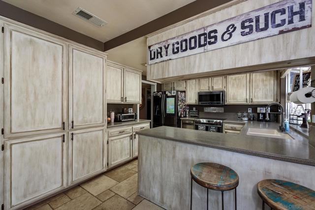 14229 Jennings Vista Way, Lakeside CA: https://media.crmls.org/mediaz/d35fe440-c02c-4172-9600-1b84643f46ee.jpg