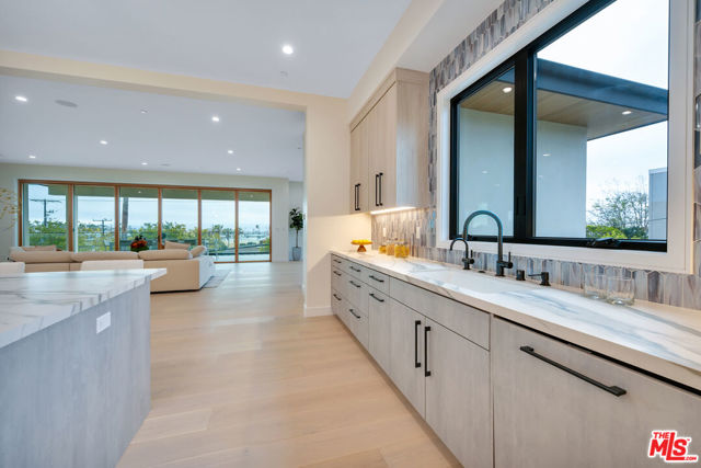 461 Chabela Drive, Manhattan Beach CA: https://media.crmls.org/mediaz/d3601794-4005-49e2-9982-a2d905d4f843.jpg