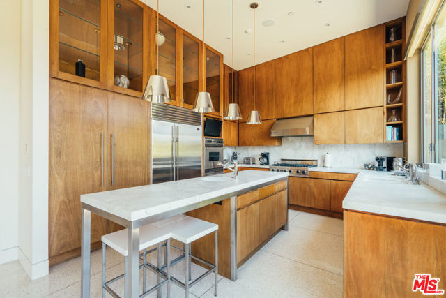 1470 CARLA, Beverly Hills CA: https://media.crmls.org/mediaz/d36060aa-69ce-45aa-b12e-9f2acbbbb3e9.jpg
