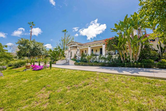 17716 Via De Fortuna, Rancho Santa Fe CA: https://media.crmls.org/mediaz/d360961d-4d33-4297-a3d5-c8c53a58f0fd.jpg