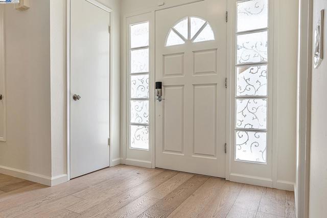 947 Crane Ave, Foster City CA: https://media.crmls.org/mediaz/d360fddf-7315-4a1d-9f51-f9fb671fdb1a.jpg