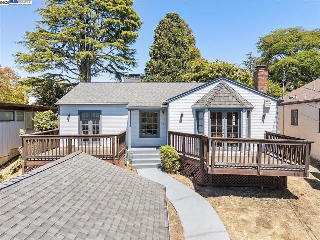 543 Grizzly Peak Blvd, Berkeley CA: https://media.crmls.org/mediaz/d3615d7e-89b1-4fad-9c25-de26bc040125.jpg