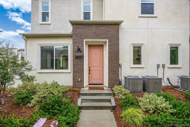 2097 Bluestone Cir, Chula Vista CA: https://media.crmls.org/mediaz/d3618742-eb1a-4d7e-bb28-a5a1af316f4f.jpg
