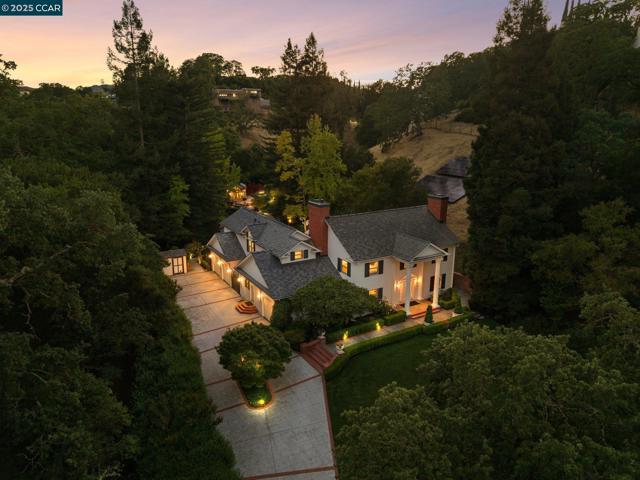 32 Kensington Ct, Alamo CA: https://media.crmls.org/mediaz/d361b09e-054d-49ac-8cf6-8df60b904014.jpg