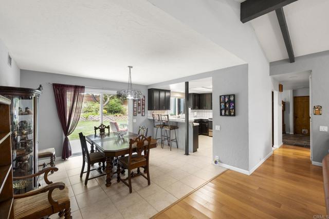 Detail Gallery Image 14 of 75 For 1402 Rimrock Dr, Escondido,  CA 92027 - 4 Beds | 3/1 Baths