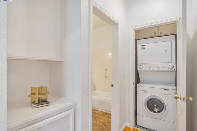 5786 Belleza Dr, Pleasanton CA: https://media.crmls.org/mediaz/d361d447-44a0-43e7-a3df-5bf7fb5e582e.jpg