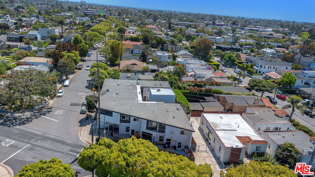 2001 Penmar Avenue, Venice CA: https://media.crmls.org/mediaz/d3621c0e-0cce-4e95-a713-37ff1bed7480.jpg