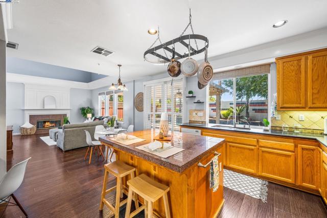 635 Eliot Dr, Livermore CA: https://media.crmls.org/mediaz/d3646f6c-3cd8-4c37-959a-f5b351907f25.jpg