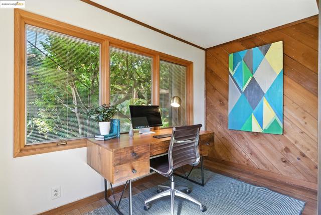 5321 Miles Ave, Oakland CA: https://media.crmls.org/mediaz/d3650222-a3f0-43df-a5af-963c1b61b903.jpg