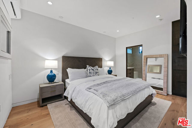 24146 Malibu Road, Malibu CA: https://media.crmls.org/mediaz/d3653a1f-2e8a-4ffb-947b-a935f95d1fea.jpg