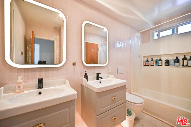 1545 3rd Street, Manhattan Beach CA: https://media.crmls.org/mediaz/d3656660-3416-4442-8202-b598d03f8a60.jpg