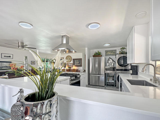 49305 Highway 74, Palm Desert CA: https://media.crmls.org/mediaz/d3657e8e-1728-4dcd-8c23-4d11326c67c2.jpg