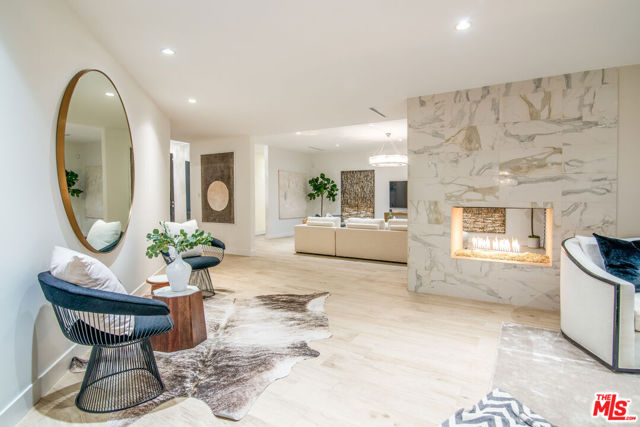 1922 N Beverly Place, Beverly Hills CA: https://media.crmls.org/mediaz/d365b0cf-8f2d-4f3d-a99e-591ff9736eb5.jpg